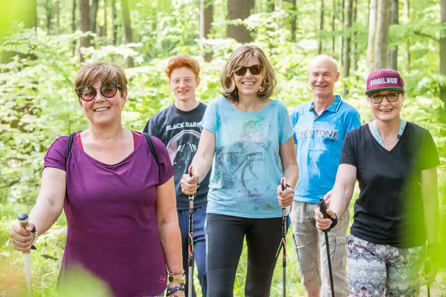 Reha-Therapie: Bewegungstherapie - Nordic Walking