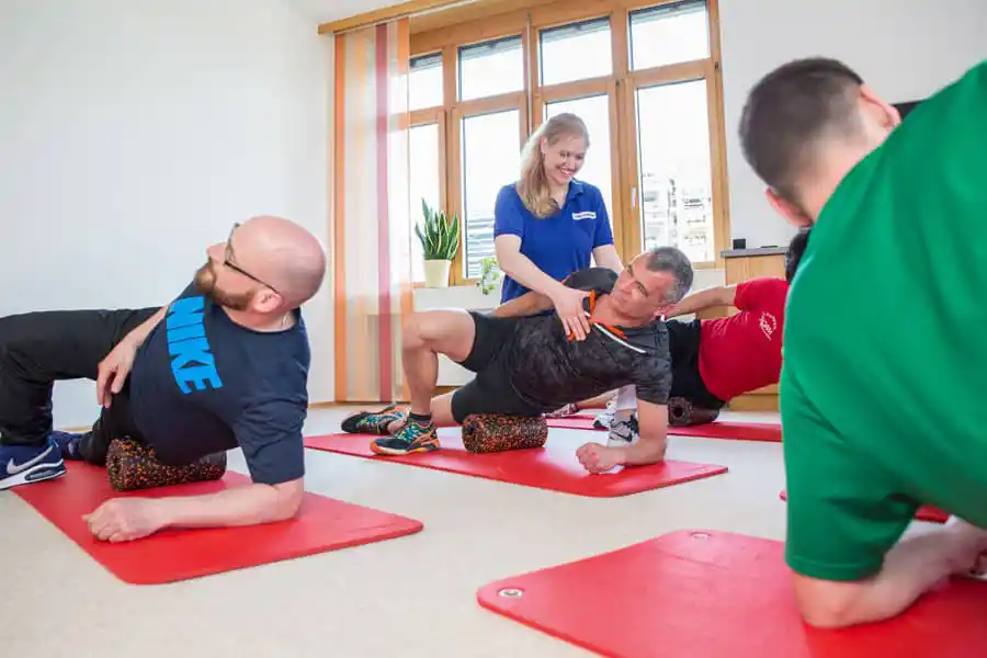 Reha-Behandlung im Rehafachzentrum: Gruppentherapie Reha-Behandlung im Rehafachzentrum: Gruppentherapie