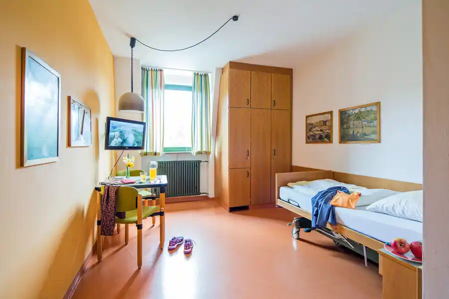 Bewohntes Patientenzimmer