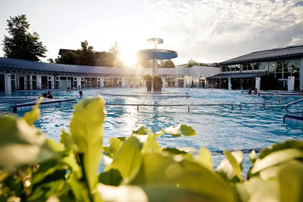 Außenschwimmbereich der Therme Außenschwimmbereich der Therme