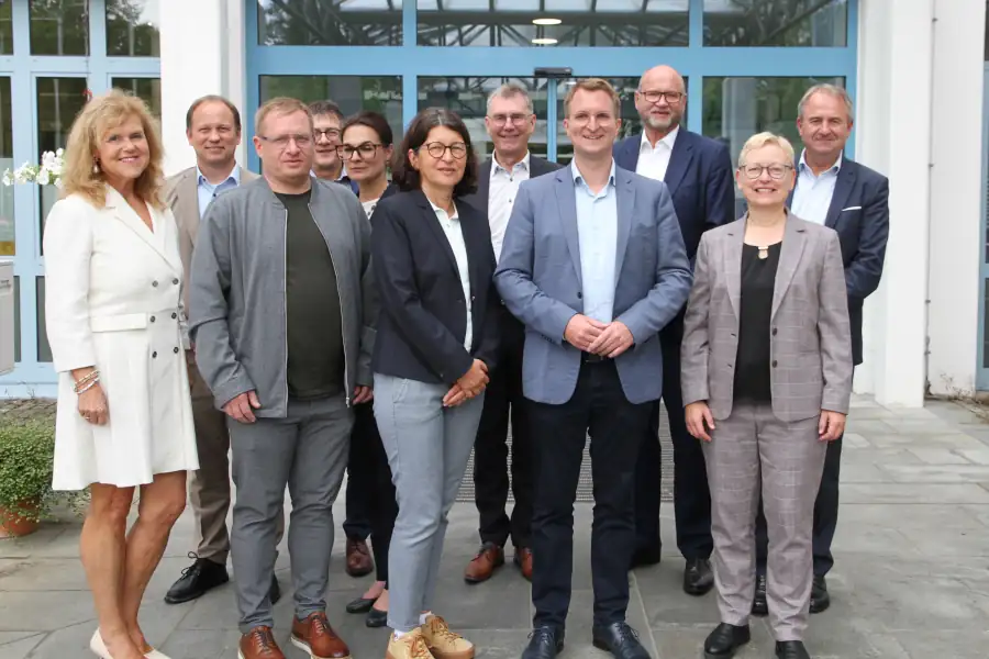 Bürgermeister Tobias Kurz besuchte das Rehafachzentrum der Deutschen Ren-tenversicherung Bayern Süd in Bad Füssing. Bürgermeister Tobias Kurz besuchte das Rehafachzentrum der Deutschen Ren-tenversicherung Bayern Süd in Bad Füssing.